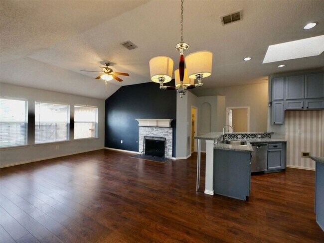 Building Photo - 4502 Highlands Dr