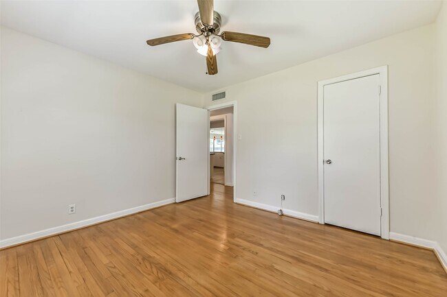 Building Photo - 3023 Fairhope St