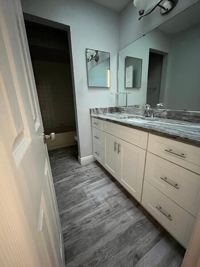 Building Photo - 325 Redwing Way