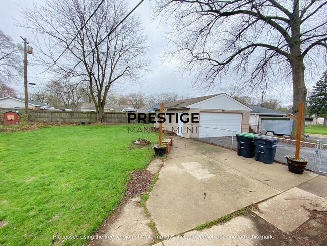 Building Photo - 3 Bedroom Home In Portage