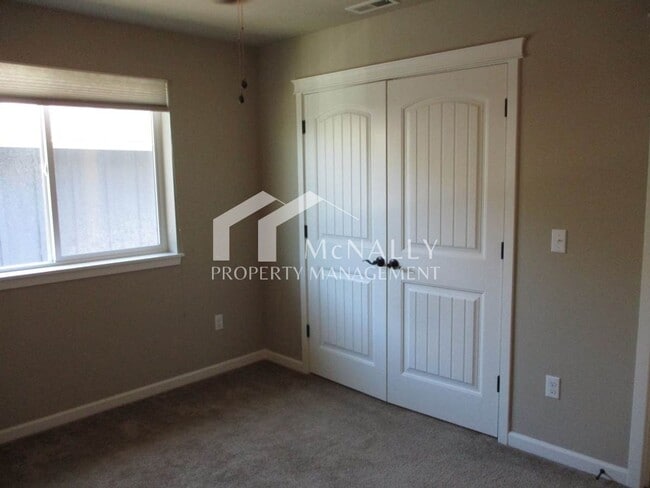 Building Photo - Lovely 4 bedroom 3 bath home in South Kitsap