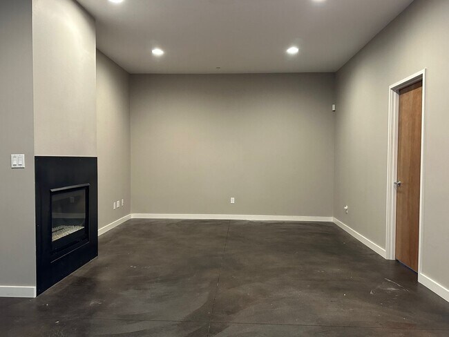 Building Photo - Beacon Hill Townhouse