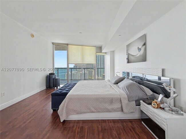 Building Photo - 495 Brickell Ave