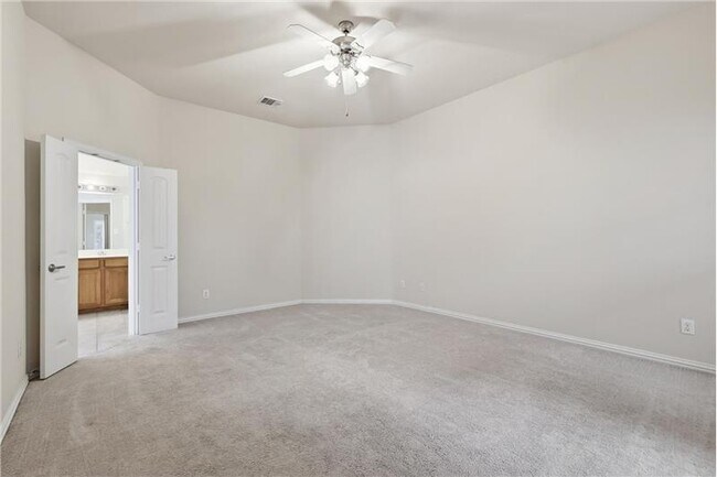 Building Photo - 8808 Paradise Dr