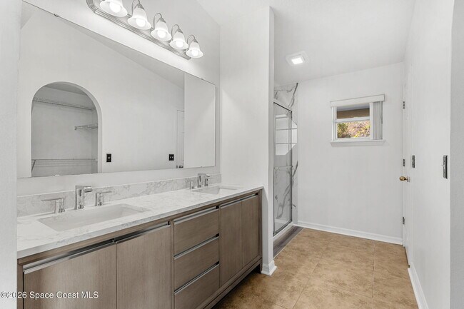 Building Photo - 4426 Four Lakes Dr