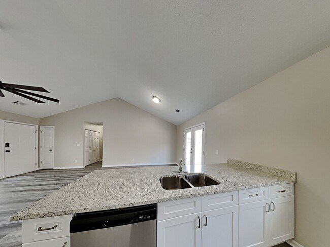 Building Photo - 215 Shamrock Way