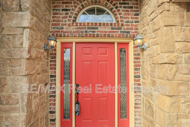 Building Photo - 303 NW Palomino St