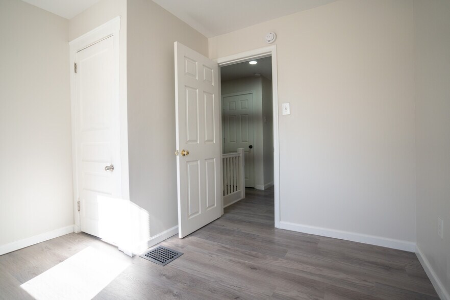 Building Photo - 920 Macadam St