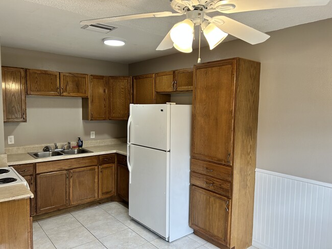Building Photo - 342 S Wimbrow Dr
