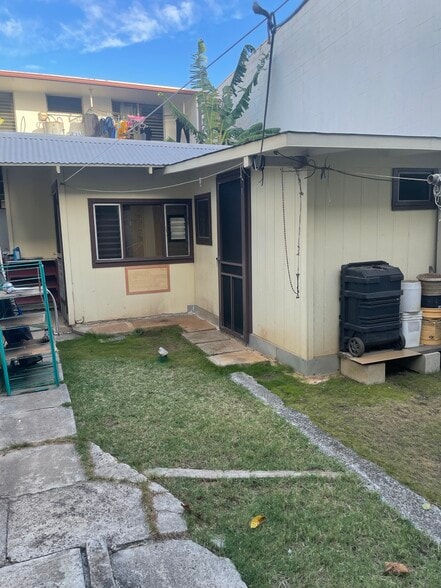 Cottage studio, back of property - 1927 Kalani St