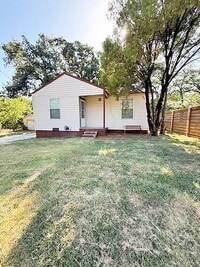 Building Photo - NIce 2 Bdrm 1 Bath Home near UNT and I-35E...