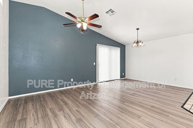 Building Photo - 8952 E Birchwood Cir