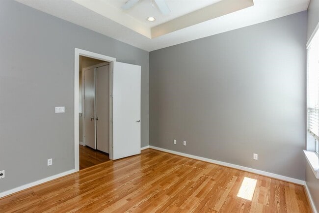 Building Photo - 4030 Center St