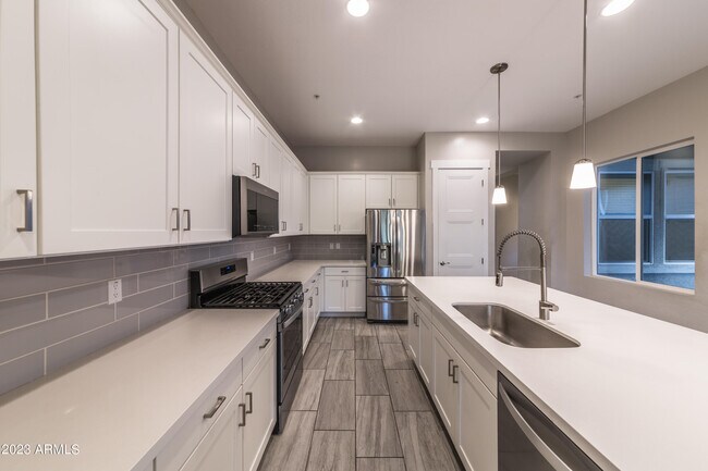 Building Photo - 21035 W Elm Way Ct