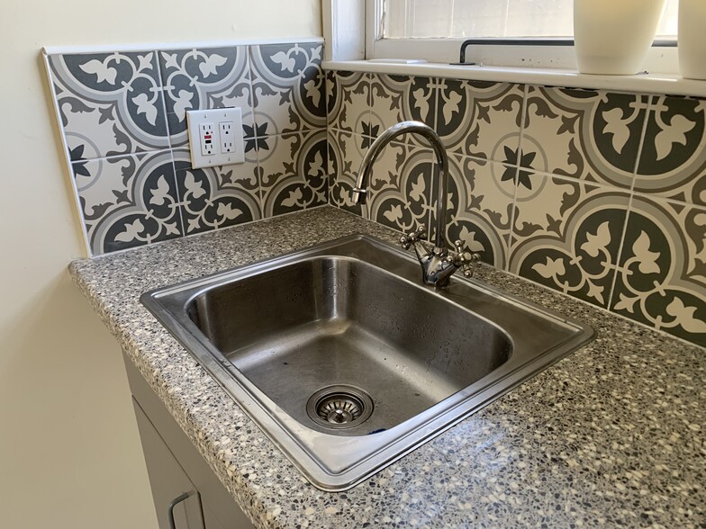 Building Photo - 22 Lyon St