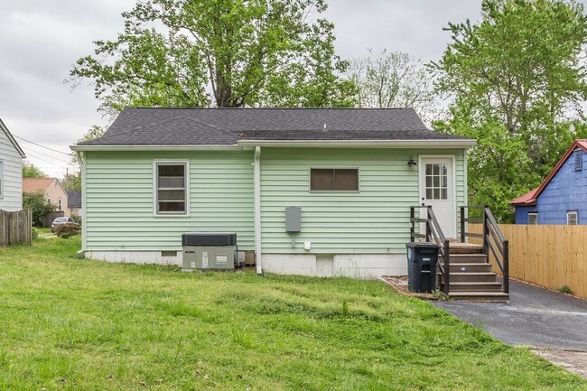 Building Photo - Single Level 3 Bedroom Home in East Ridge!