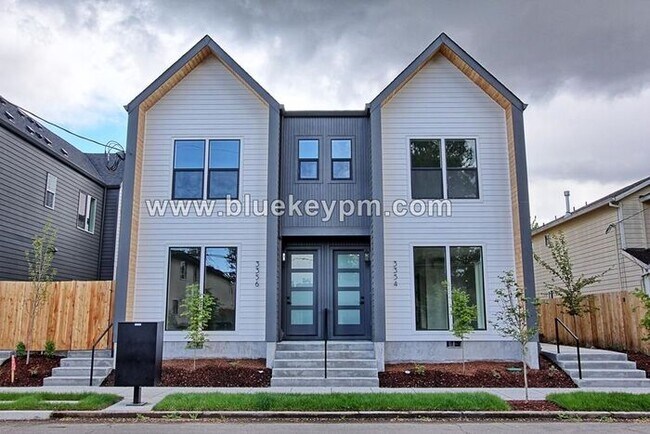 Primary Photo - $2150! 2 Bed, 2.5 Bath Townhome in Arbor L...