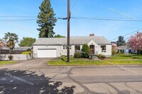 Building Photo - Charming 3BR/2BA with Hardwood Floors, Fen...