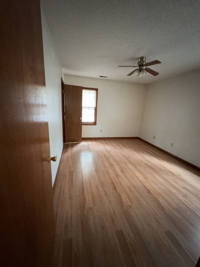 Building Photo - 176 Waters Rd