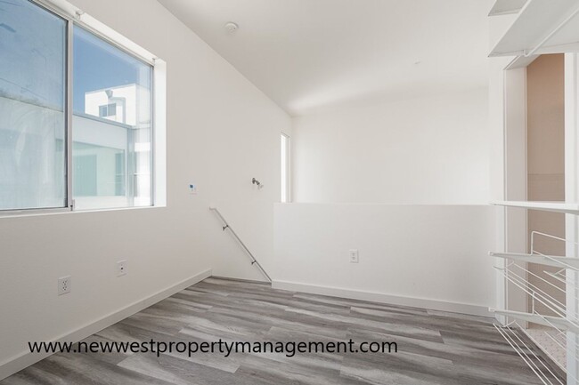 Building Photo - Light and Bright Little Italy Loft at Tita...