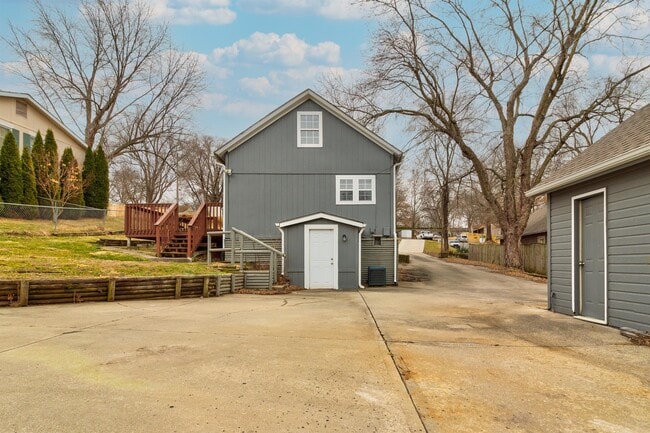 Building Photo - 1112 Quincy St