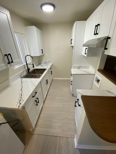 Building Photo - 626 E Chevy Chase Dr