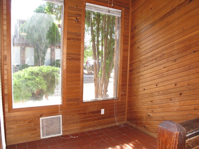 Building Photo - 3190 Hill Ave