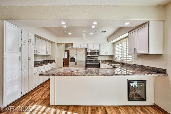 Building Photo - 6315 N Park St