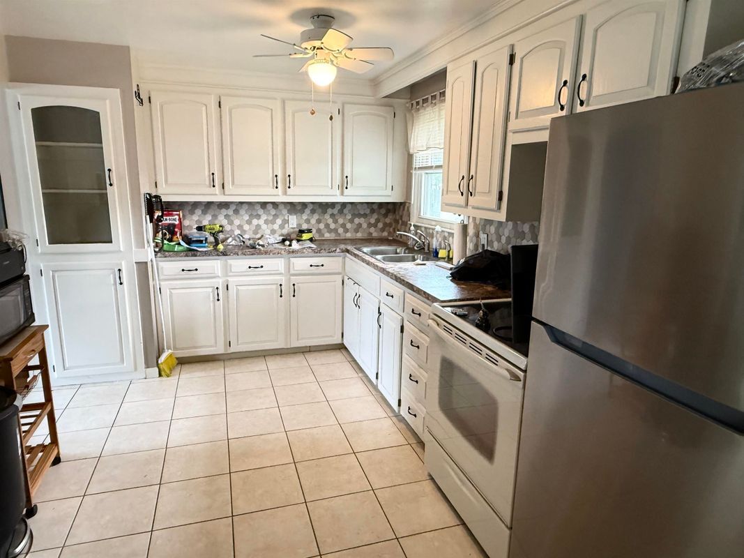 Building Photo - 384 Huse Rd