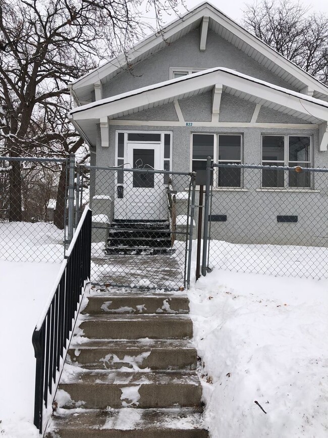 Building Photo - Cozy 3 bedroom house available