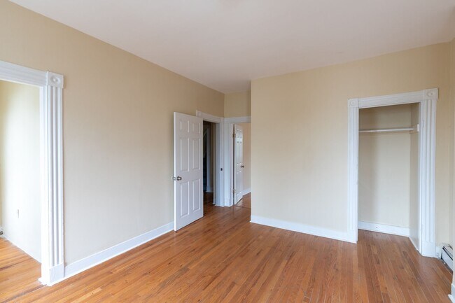 Building Photo - 204 Redmond St