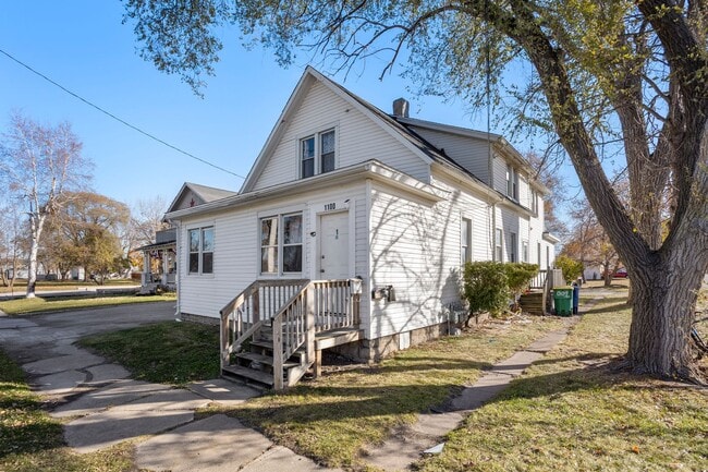 Building Photo - 1100 N Van Buren St