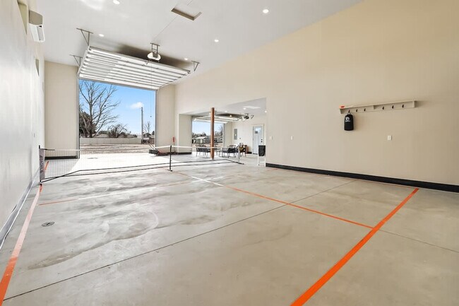 Building Photo - 303 CM Rdg Ln