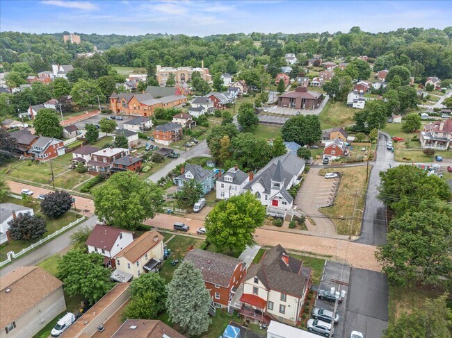 Building Photo - 3635 Poplar Ave