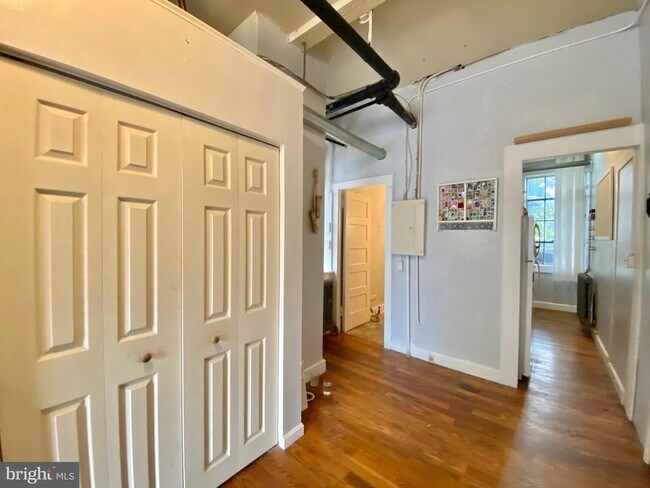 Building Photo - 14-16 W Harvey St