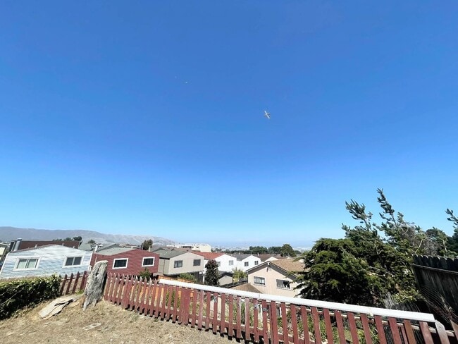 Building Photo - 82 Bromley Ct