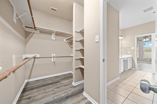Building Photo - 12714 Mardi Gras Dr