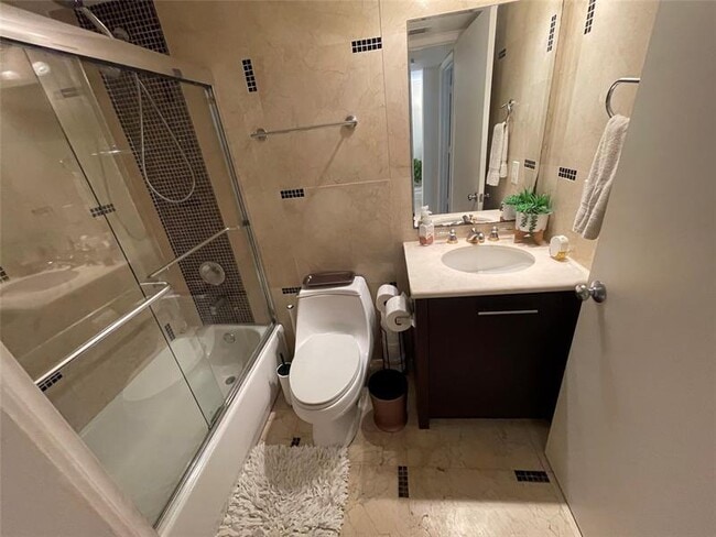 Building Photo - 1341 SE 3rd Ave