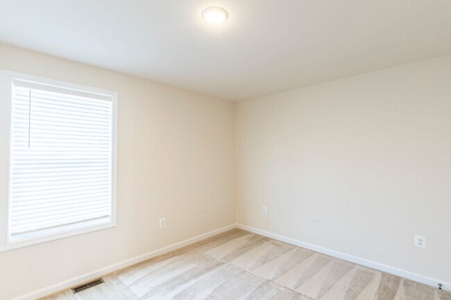 Building Photo - 3430 Montague St