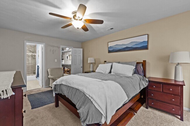 Building Photo - Spacious 4-Bed, 3-Bath Home in Virginia Beach!