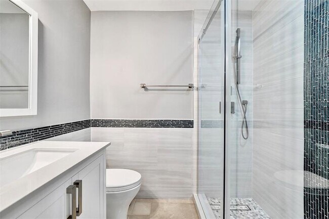 Building Photo - 1744 SE 9th St