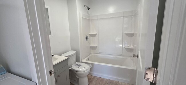 Building Photo - 305 N Kendall St