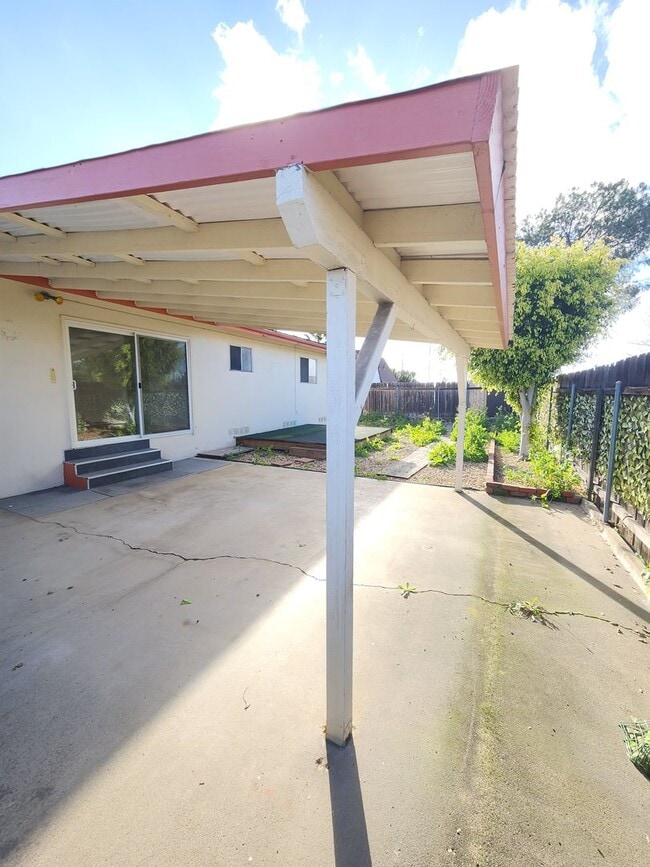 Building Photo - Single-Level La Mesa Home, Updated Interiors, Private Outdoor Space & Garage