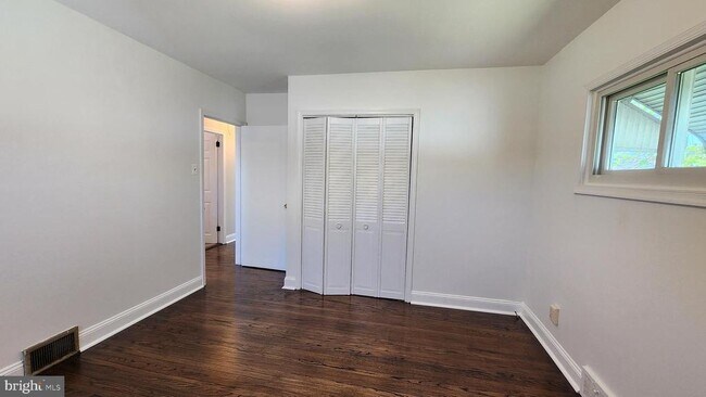 Building Photo - 213 Overbrook Ave