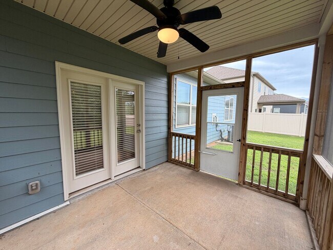 Building Photo - 1/2 Off First Month's Rent! Gorgeous 4 BR 2.5 Bath in Westlawn! Minutes from Veterans Parkway, Sh...