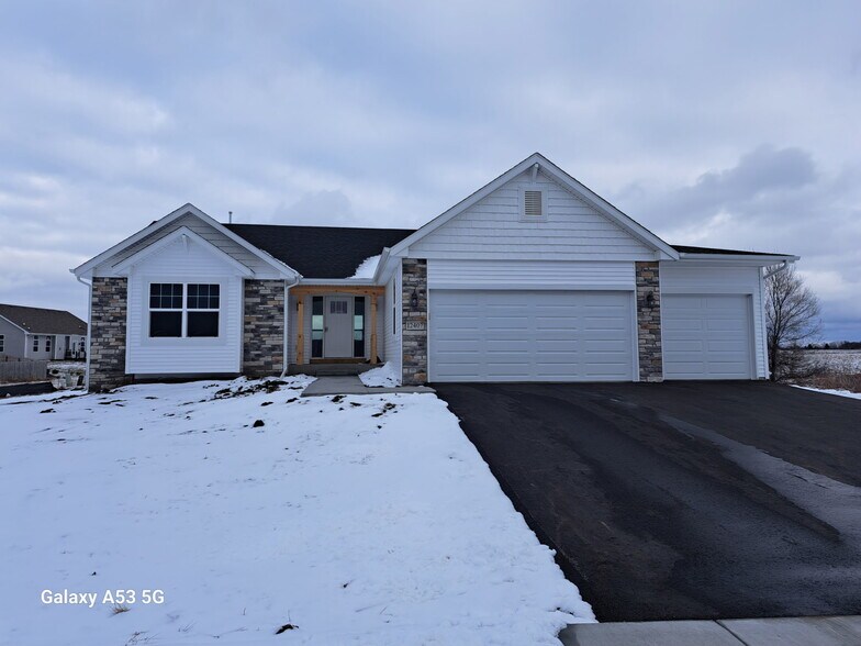 Building Photo - 12407 Lakeview Dr