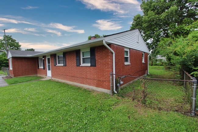 Building Photo - 4 bedroom 1 bathroom SF House