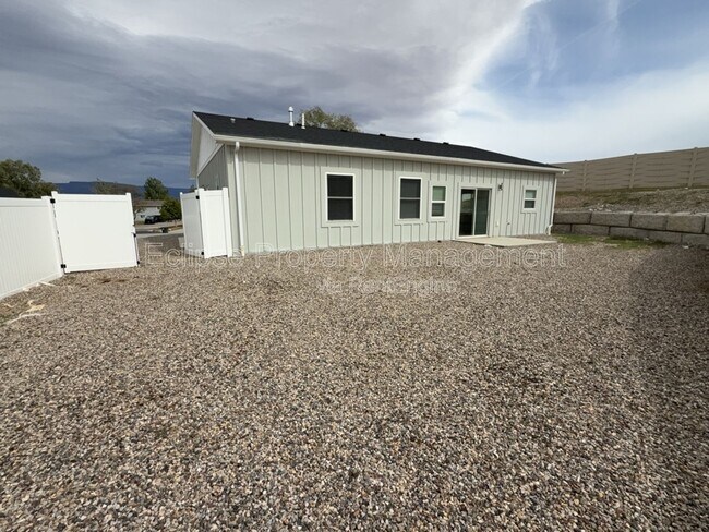 Building Photo - 147 Buena Vista Dr