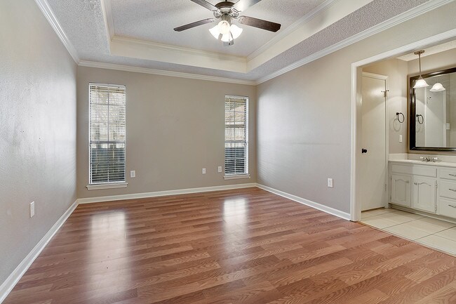 Building Photo - 4047 Country View Dr