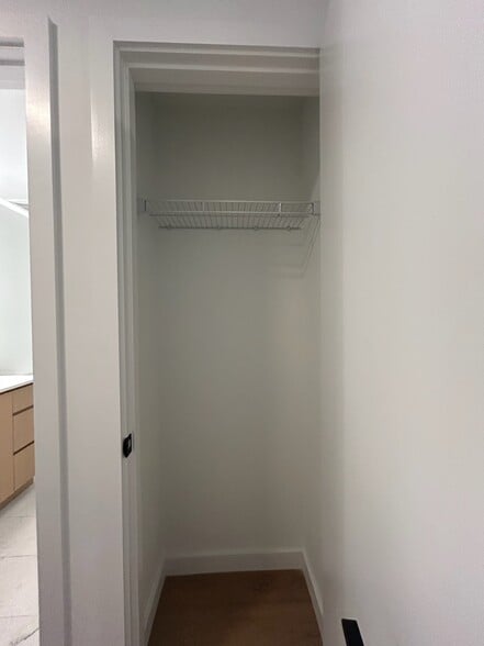 Building Photo - 1625 NE 124th St